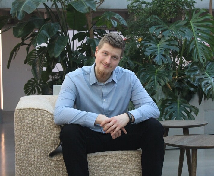 Therapist in shirt sitting on sofa in corporate office